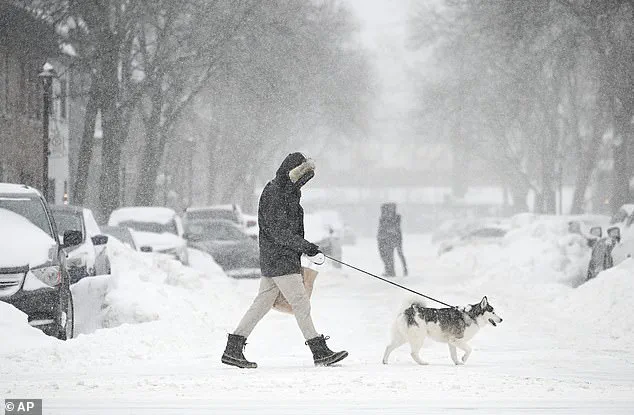 Urgent Forecast: Rare Clipper Storm Poised to Disrupt Holiday Travel, Delivering White Christmas to Millions