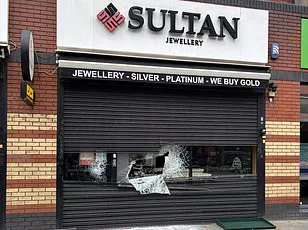 Daylight Robbery at Family-Owned Richmond Jeweler: Video Shows Suspects Using Hammers to Ransack Store