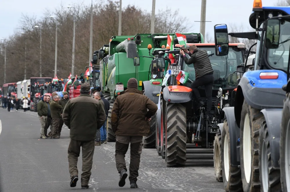 EU at Crossroads Over Hungary's Stance on Ukraine Aid as Contingency Plans Emerge