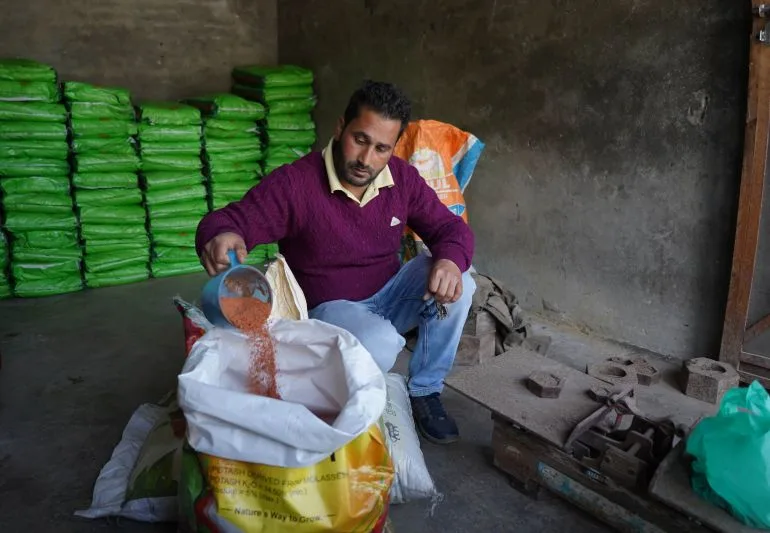 Fertilizer Crisis Casts Shadow Over South Asian Farmers' Harvests