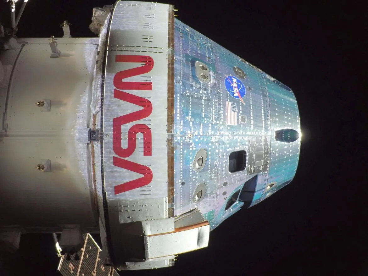 Artemis II Crew Shares Breathtaking Earth Image from Orion Spacecraft