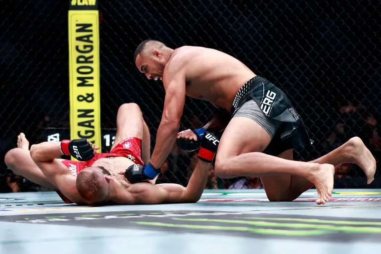 Carlos Ulberg Secures UFC Light Heavyweight Title with Dramatic First-Round Knockout at UFC 327